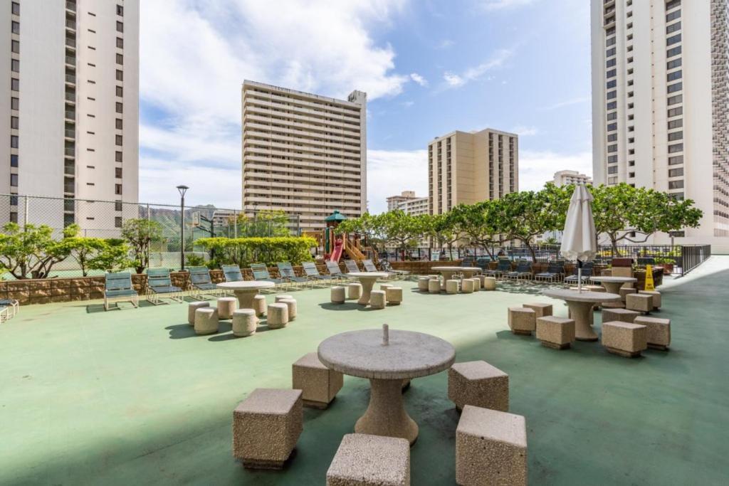 Ferienwohnung Waikiki Banyan W-Ocean Views With Free Parking! Honolulu Exterior foto