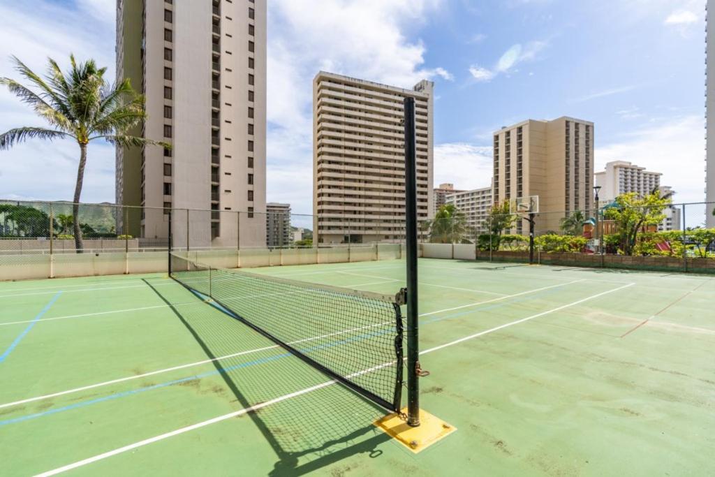 Ferienwohnung Waikiki Banyan W-Ocean Views With Free Parking! Honolulu Exterior foto