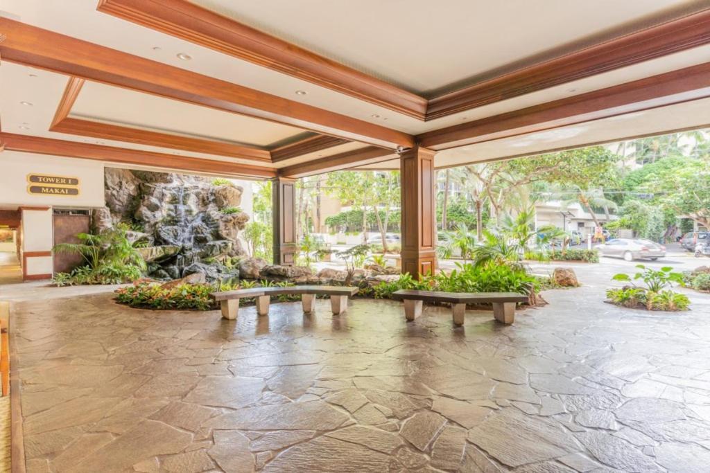 Ferienwohnung Waikiki Banyan W-Ocean Views With Free Parking! Honolulu Exterior foto