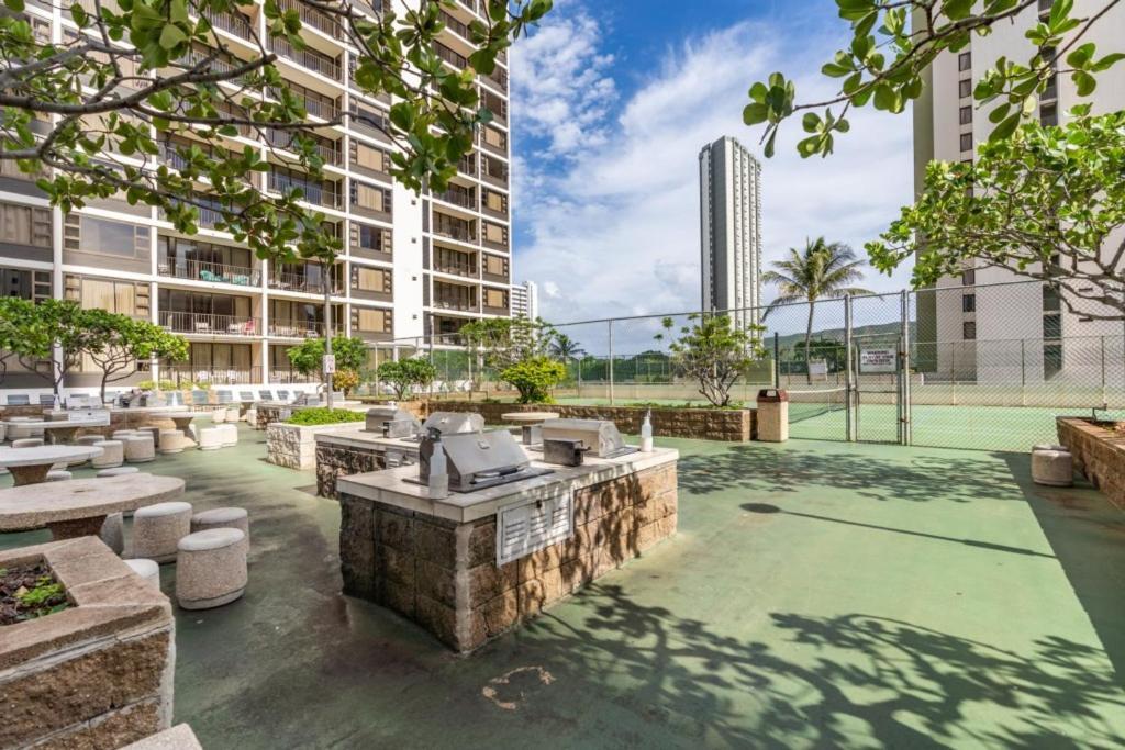 Ferienwohnung Waikiki Banyan W-Ocean Views With Free Parking! Honolulu Exterior foto