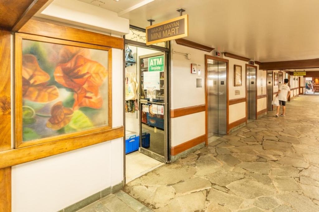 Ferienwohnung Waikiki Banyan W-Ocean Views With Free Parking! Honolulu Exterior foto